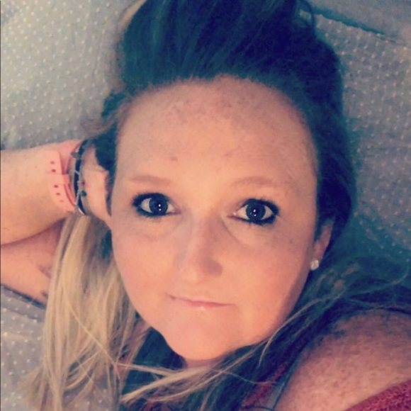 Meet your Posher, Hope - Picture 2 of 3